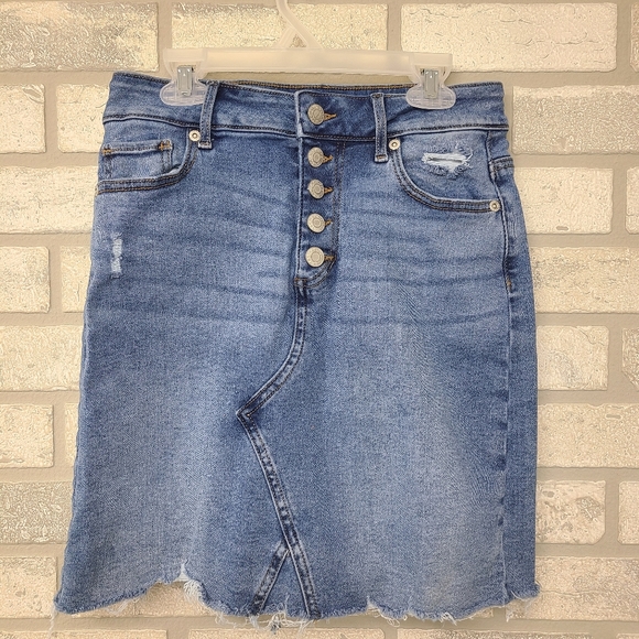 Maruices Dresses & Skirts - Maurices Denim Skirt Raw Hem Size 2